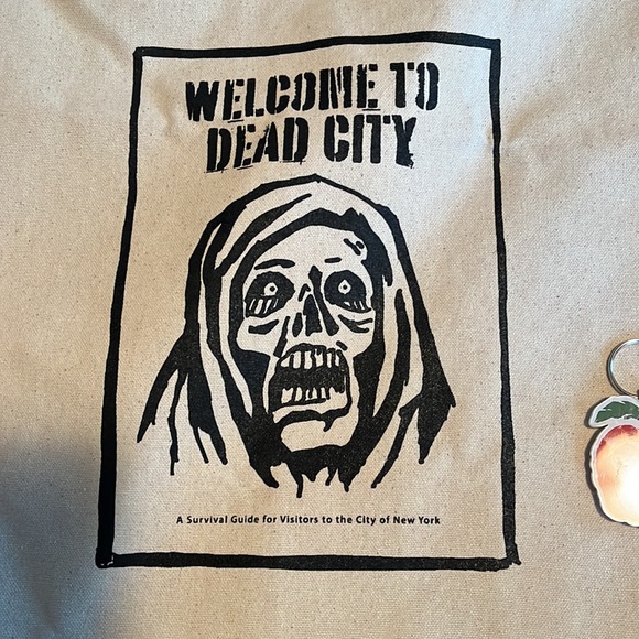 Walking Dead City Rare NYC Tote Keychain Postcard Jeffrey Dean Morgan - Picture 4 of 5